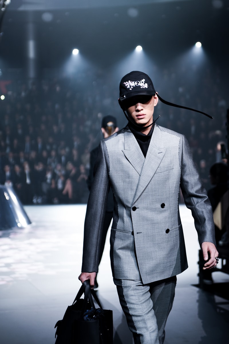 ディオール Dior 2019年プレフォールコレクション 東京 空山基 セクシーロボ コラボレーション ランウェイ 写真 