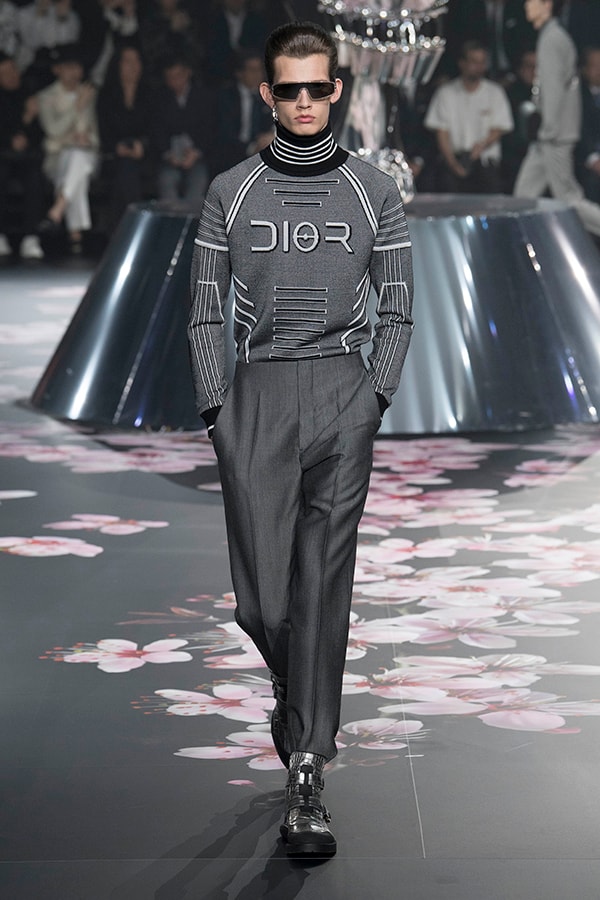 ディオール Dior 2019年プレフォール ランウェイ コレクション 空山基 マシュー・ウィリアムス コラボ ルック オンライン キム・ジョーンズ Kim Jones 東京 