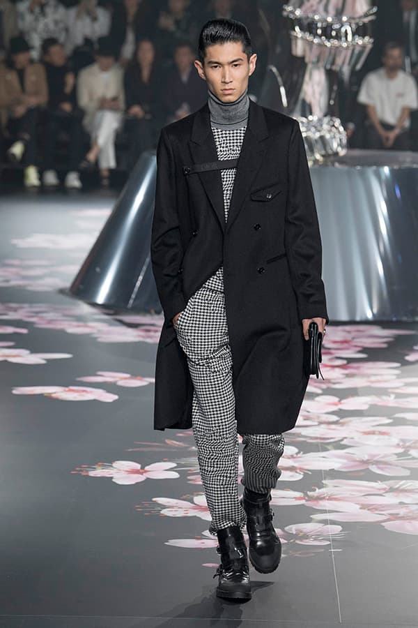 ディオール Dior 2019年プレフォール ランウェイ コレクション 空山基 マシュー・ウィリアムス コラボ ルック オンライン キム・ジョーンズ Kim Jones 東京