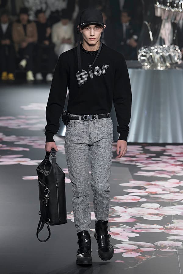 ディオール Dior 2019年プレフォール ランウェイ コレクション 空山基 マシュー・ウィリアムス コラボ ルック オンライン キム・ジョーンズ Kim Jones 東京