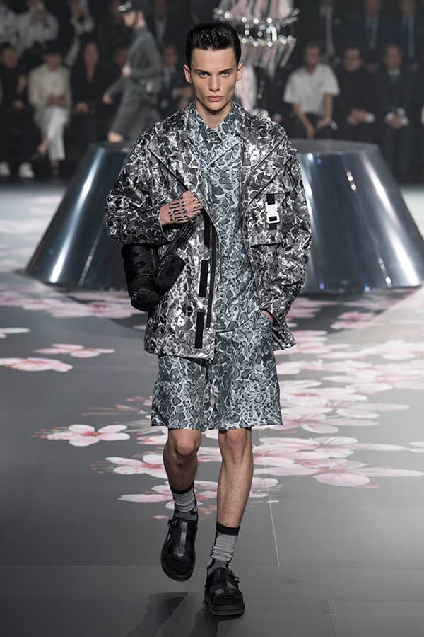 ディオール Dior 2019年プレフォール ランウェイ コレクション 空山基 マシュー・ウィリアムス コラボ ルック オンライン キム・ジョーンズ Kim Jones 東京