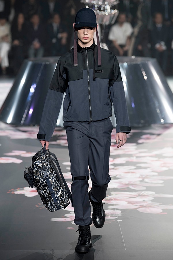 ディオール Dior 2019年プレフォール ランウェイ コレクション 空山基 マシュー・ウィリアムス コラボ ルック オンライン キム・ジョーンズ Kim Jones 東京 