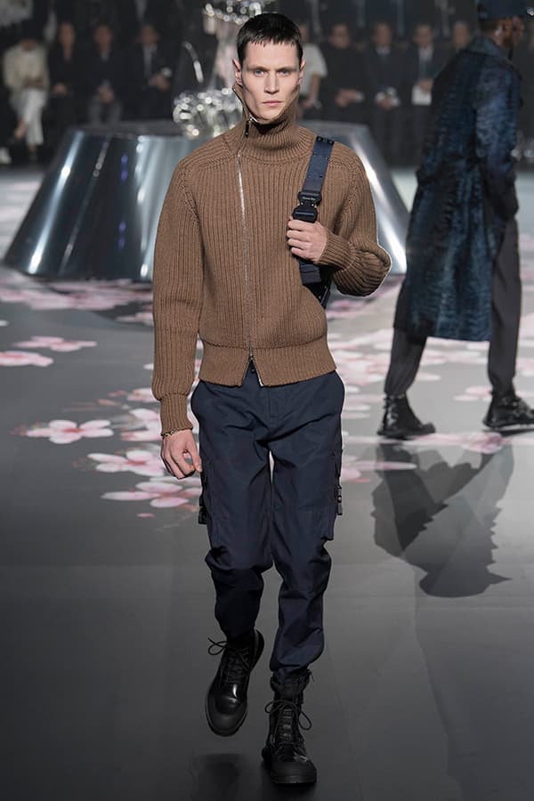 ディオール Dior 2019年プレフォール ランウェイ コレクション 空山基 マシュー・ウィリアムス コラボ ルック オンライン キム・ジョーンズ Kim Jones 東京
