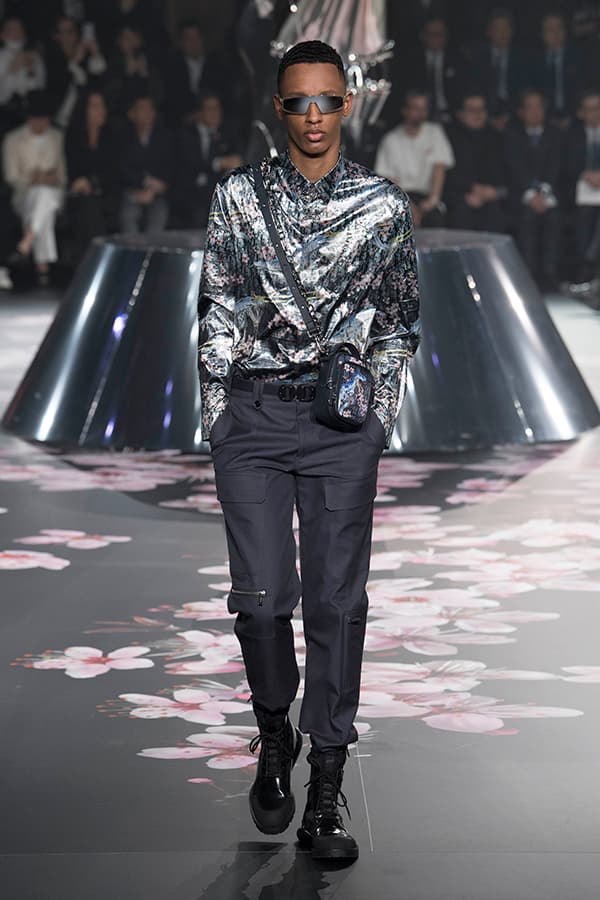 ディオール Dior 2019年プレフォール ランウェイ コレクション 空山基 マシュー・ウィリアムス コラボ ルック オンライン キム・ジョーンズ Kim Jones 東京
