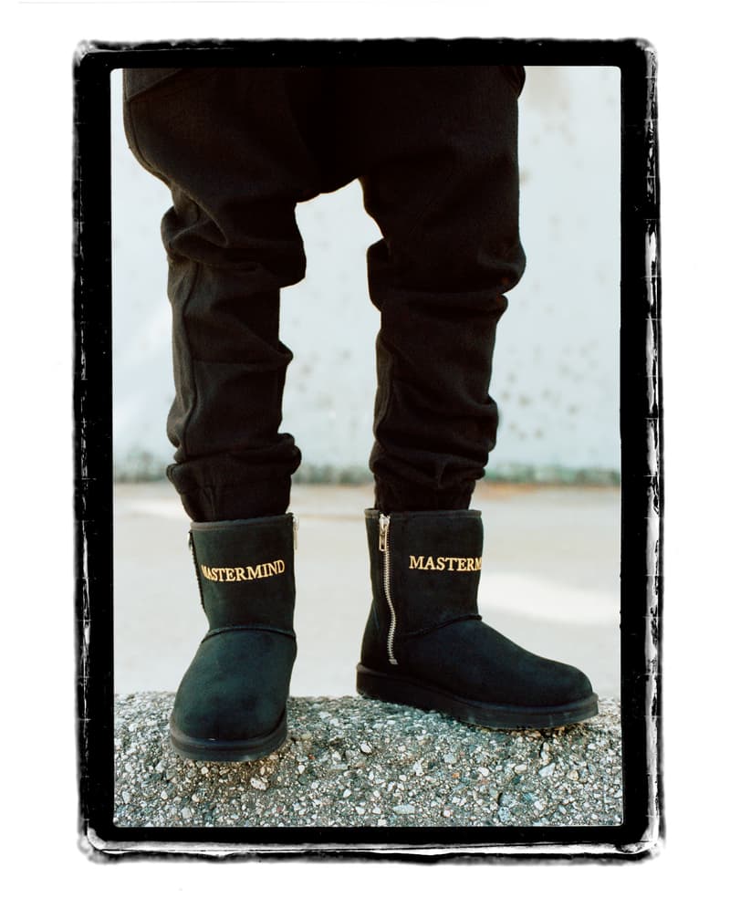 マスターマインド アグ ムートンブーツ ブーツ クラシックブーツ ベージュ ブラック 黒 MASTERMIND WORLD UGG コラボ オンライン 発売日 価格