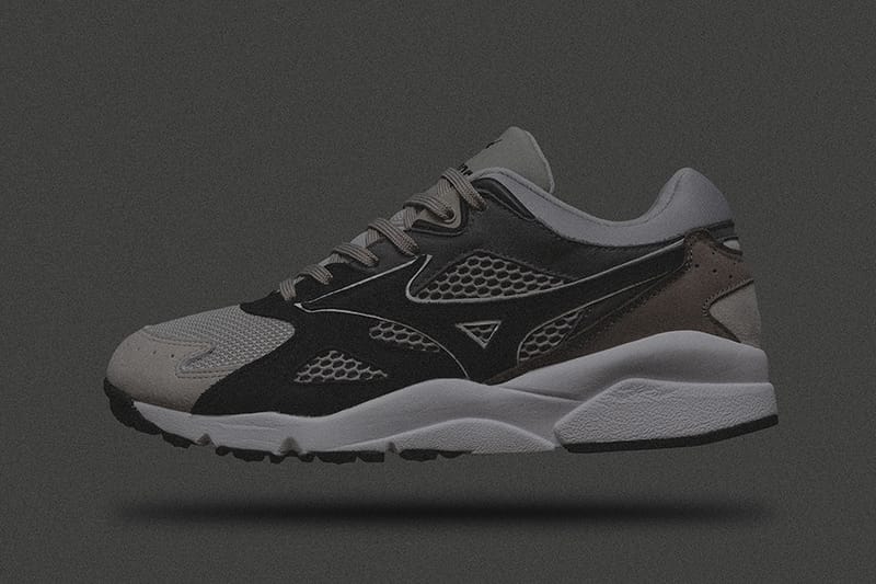 MIZUNO の “KAZOKU” プロジェクトより WHIZ LIMITED x mita sneakers の SKY MEDAL が登場