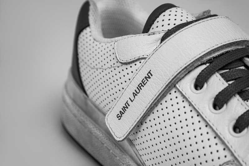Saint Laurent より現代的なストリートマインドを漂わせる新作スニーカー SL24 がローンチ リアル過ぎるヴィンテージ加工と随所にあしらったスポーティな要素が交わった新感覚のコートシューズをご覧あれ 