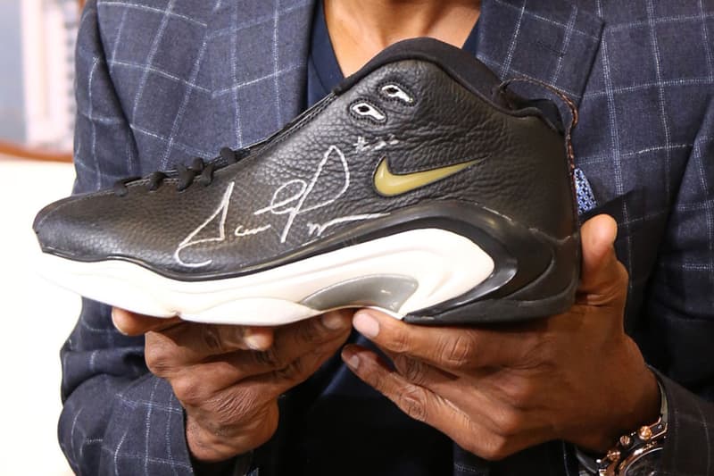 スコッティ・ピッペン Scottie Pippen 元 NBA ブルズ Bulls サイン入り ナイキ Nike シューズ5足がチャリティオークションに登場