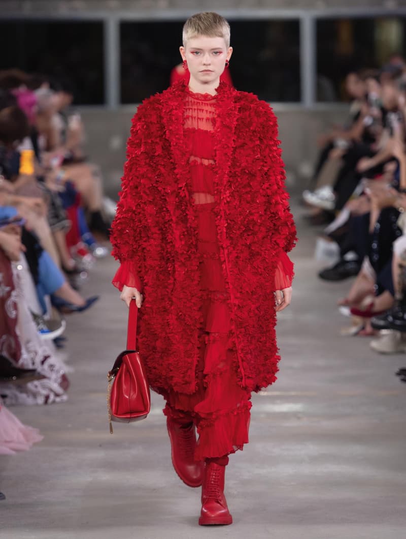 日本古来の美意識を日常服へと変貌させた Valentino 2019年プレフォールコレクション ブランドカラーの赤と黒を基調に、“間”や“侘び寂び”から着想を得た日本発信の最新コレクションを表と裏から分析 HYPEBEAST ハイプビースト ヴァレンティノ