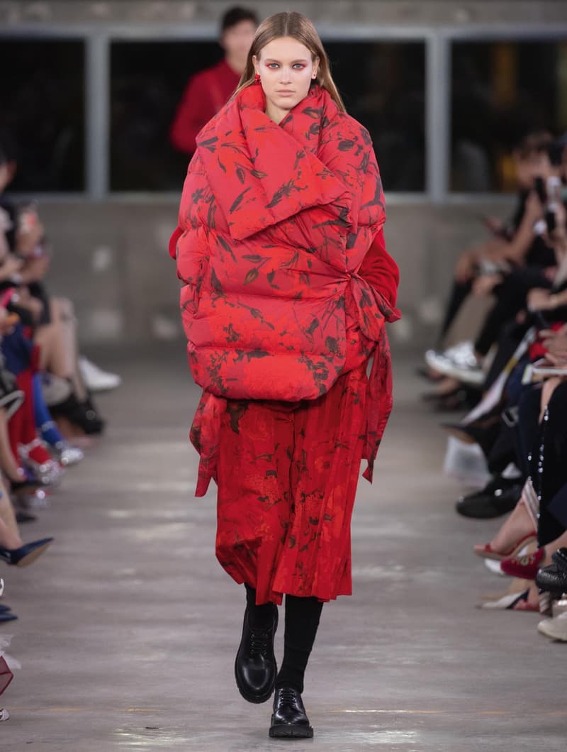 日本古来の美意識を日常服へと変貌させた Valentino 2019年プレフォールコレクション ブランドカラーの赤と黒を基調に、“間”や“侘び寂び”から着想を得た日本発信の最新コレクションを表と裏から分析 HYPEBEAST ハイプビースト ヴァレンティノ