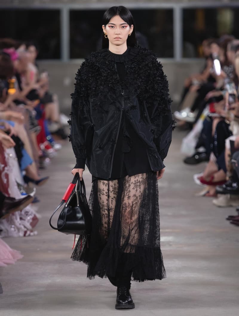日本古来の美意識を日常服へと変貌させた Valentino 2019年プレフォールコレクション ブランドカラーの赤と黒を基調に、“間”や“侘び寂び”から着想を得た日本発信の最新コレクションを表と裏から分析 HYPEBEAST ハイプビースト ヴァレンティノ