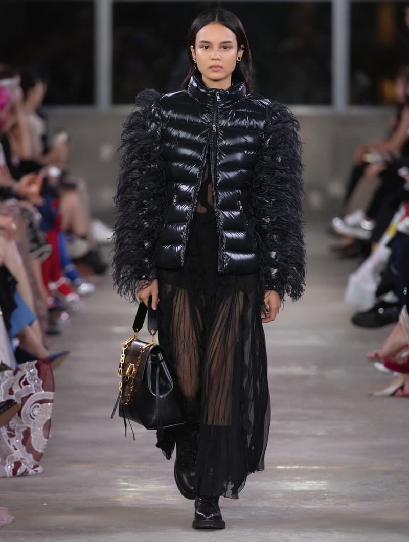 日本古来の美意識を日常服へと変貌させた Valentino 2019年プレフォールコレクション ブランドカラーの赤と黒を基調に、“間”や“侘び寂び”から着想を得た日本発信の最新コレクションを表と裏から分析 HYPEBEAST ハイプビースト ヴァレンティノ