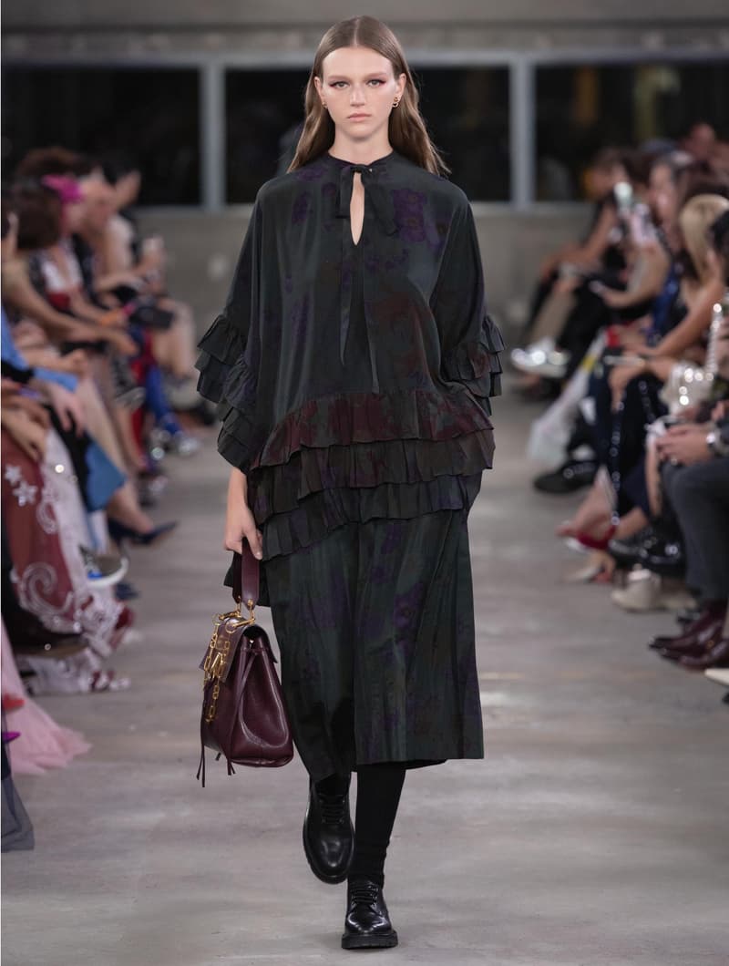 日本古来の美意識を日常服へと変貌させた Valentino 2019年プレフォールコレクション ブランドカラーの赤と黒を基調に、“間”や“侘び寂び”から着想を得た日本発信の最新コレクションを表と裏から分析 HYPEBEAST ハイプビースト ヴァレンティノ