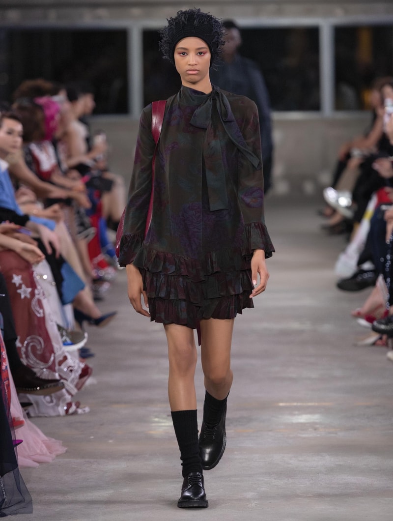 日本古来の美意識を日常服へと変貌させた Valentino 2019年プレフォールコレクション ブランドカラーの赤と黒を基調に、“間”や“侘び寂び”から着想を得た日本発信の最新コレクションを表と裏から分析 HYPEBEAST ハイプビースト ヴァレンティノ
