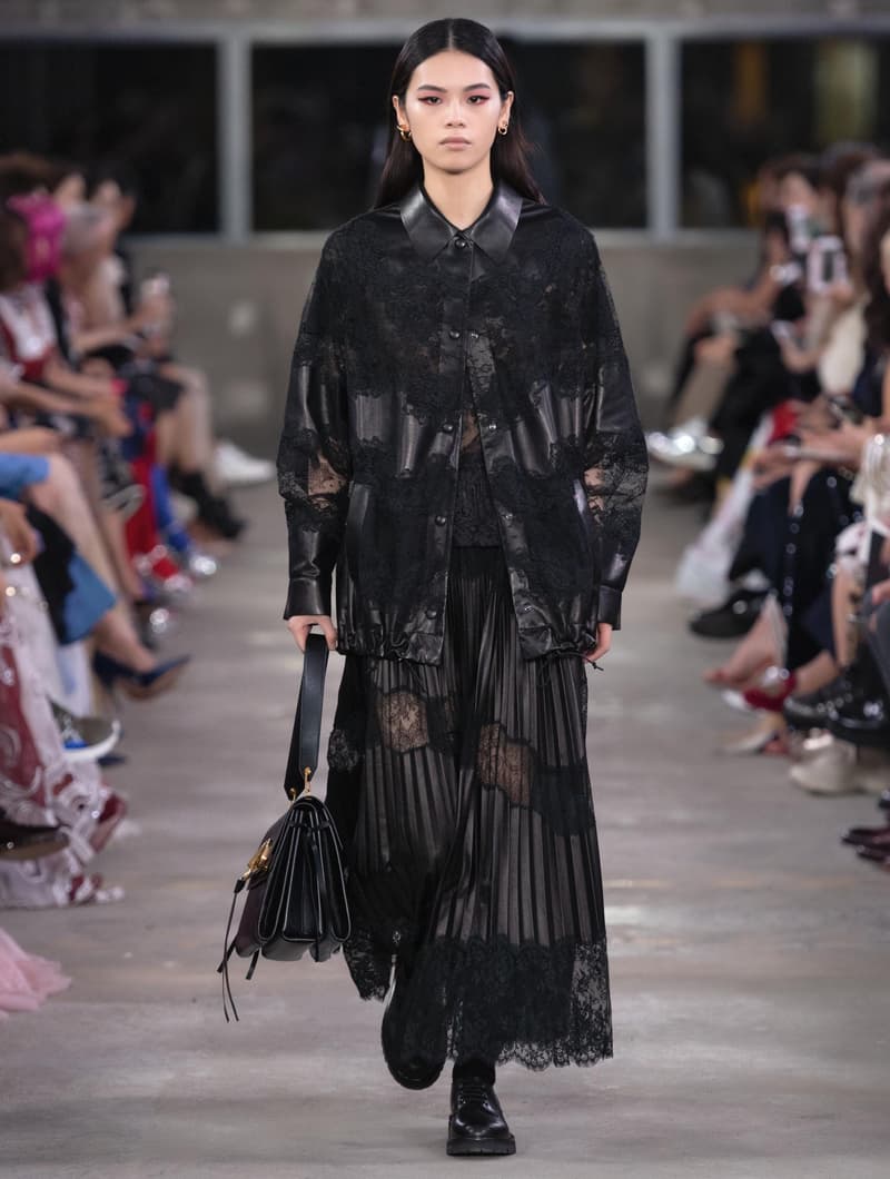 日本古来の美意識を日常服へと変貌させた Valentino 2019年プレフォールコレクション ブランドカラーの赤と黒を基調に、“間”や“侘び寂び”から着想を得た日本発信の最新コレクションを表と裏から分析 HYPEBEAST ハイプビースト ヴァレンティノ