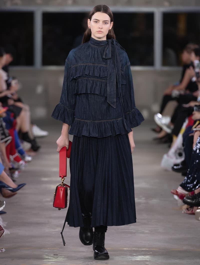 日本古来の美意識を日常服へと変貌させた Valentino 2019年プレフォールコレクション ブランドカラーの赤と黒を基調に、“間”や“侘び寂び”から着想を得た日本発信の最新コレクションを表と裏から分析 HYPEBEAST ハイプビースト ヴァレンティノ