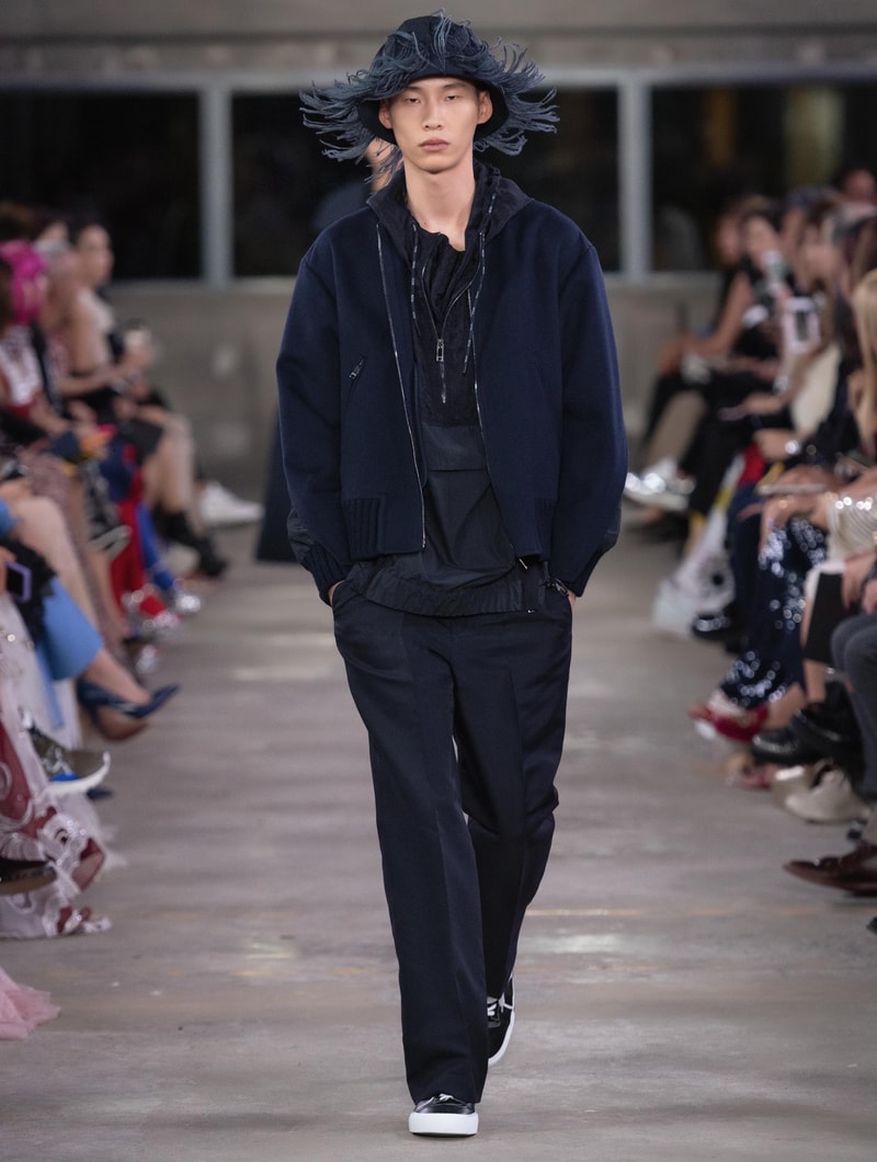 日本古来の美意識を日常服へと変貌させた Valentino 2019年プレフォールコレクション ブランドカラーの赤と黒を基調に、“間”や“侘び寂び”から着想を得た日本発信の最新コレクションを表と裏から分析 HYPEBEAST ハイプビースト ヴァレンティノ