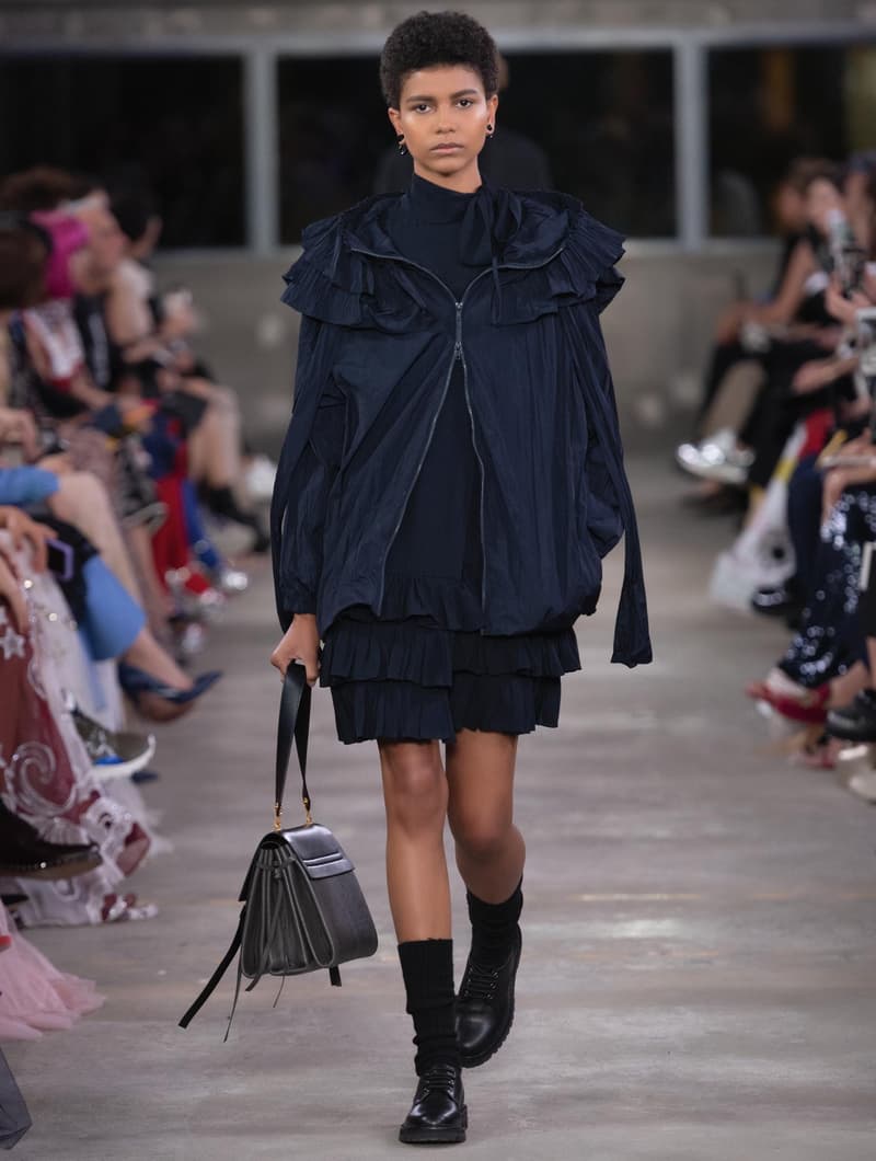日本古来の美意識を日常服へと変貌させた Valentino 2019年プレフォールコレクション ブランドカラーの赤と黒を基調に、“間”や“侘び寂び”から着想を得た日本発信の最新コレクションを表と裏から分析 HYPEBEAST ハイプビースト ヴァレンティノ