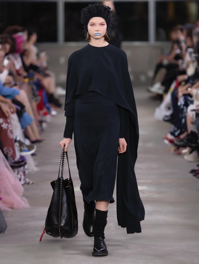 日本古来の美意識を日常服へと変貌させた Valentino 2019年プレフォールコレクション ブランドカラーの赤と黒を基調に、“間”や“侘び寂び”から着想を得た日本発信の最新コレクションを表と裏から分析 HYPEBEAST ハイプビースト ヴァレンティノ