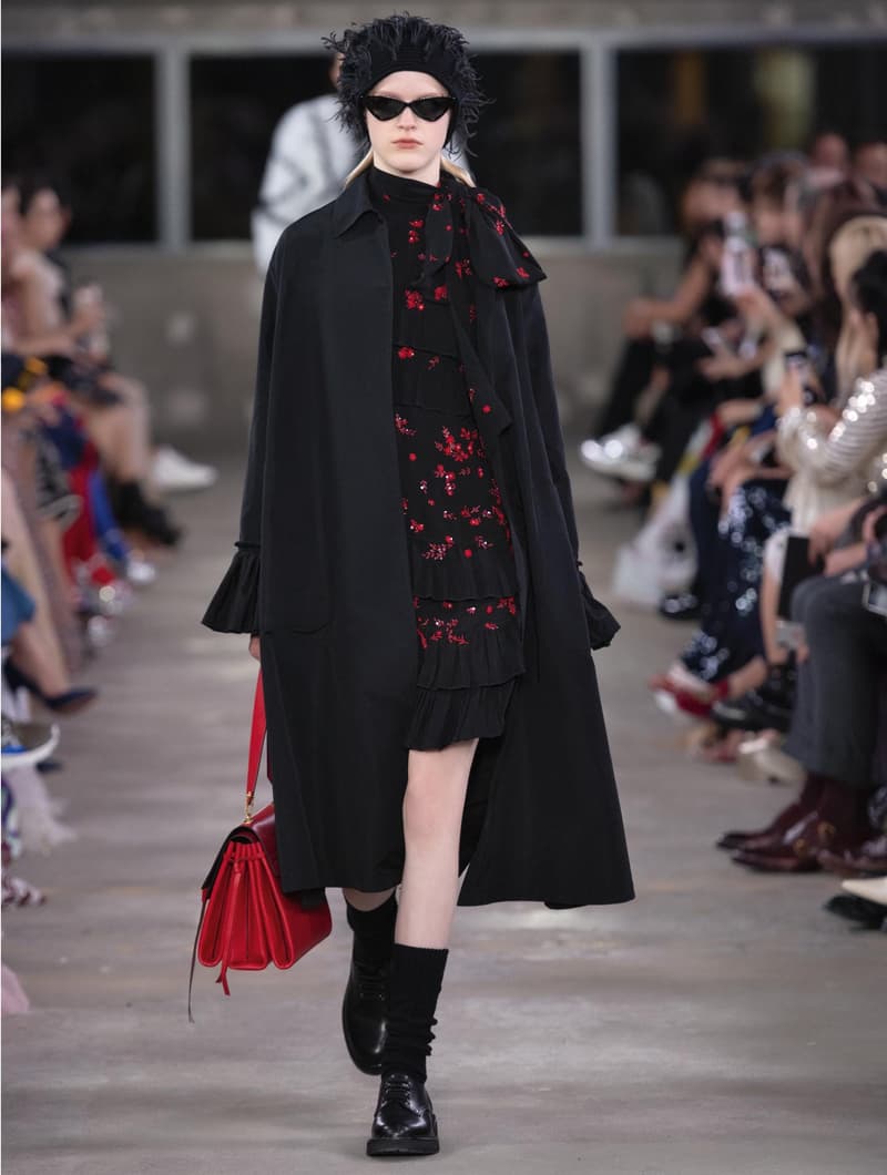 日本古来の美意識を日常服へと変貌させた Valentino 2019年プレフォールコレクション ブランドカラーの赤と黒を基調に、“間”や“侘び寂び”から着想を得た日本発信の最新コレクションを表と裏から分析 HYPEBEAST ハイプビースト ヴァレンティノ