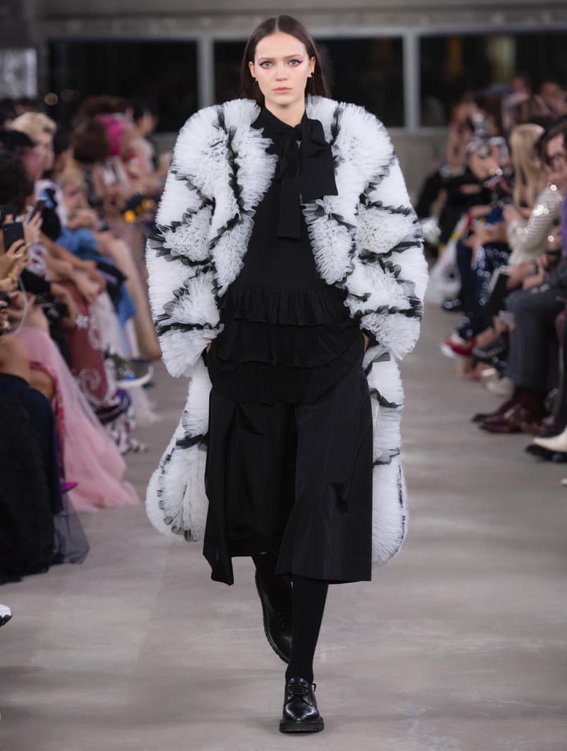 日本古来の美意識を日常服へと変貌させた Valentino 2019年プレフォールコレクション ブランドカラーの赤と黒を基調に、“間”や“侘び寂び”から着想を得た日本発信の最新コレクションを表と裏から分析 HYPEBEAST ハイプビースト ヴァレンティノ