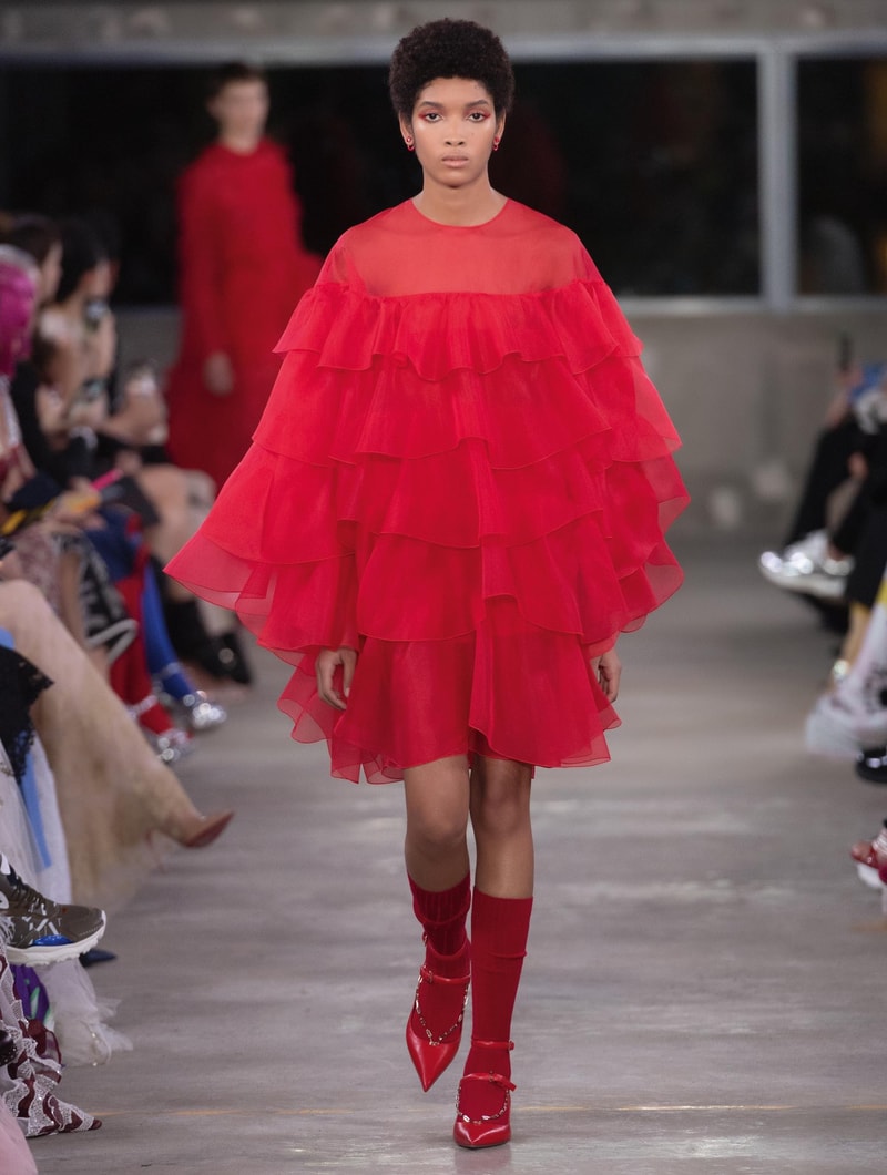 日本古来の美意識を日常服へと変貌させた Valentino 2019年プレフォールコレクション ブランドカラーの赤と黒を基調に、“間”や“侘び寂び”から着想を得た日本発信の最新コレクションを表と裏から分析 HYPEBEAST ハイプビースト ヴァレンティノ