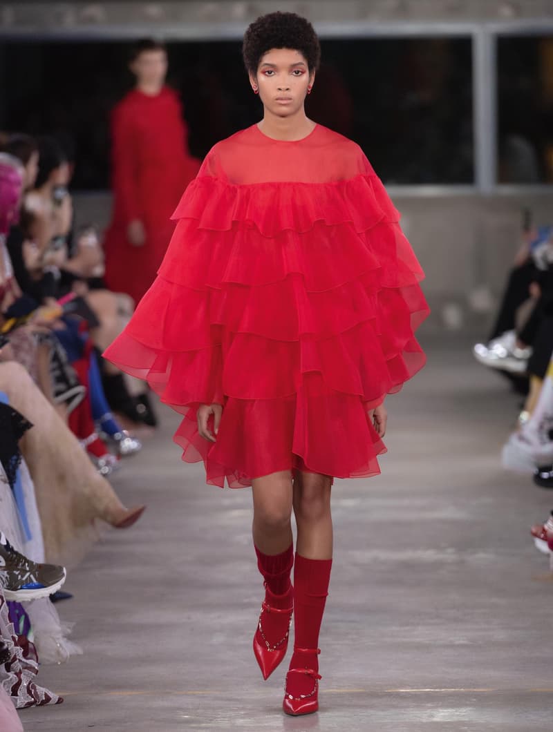 日本古来の美意識を日常服へと変貌させた Valentino 2019年プレフォールコレクション ブランドカラーの赤と黒を基調に、“間”や“侘び寂び”から着想を得た日本発信の最新コレクションを表と裏から分析 HYPEBEAST ハイプビースト ヴァレンティノ