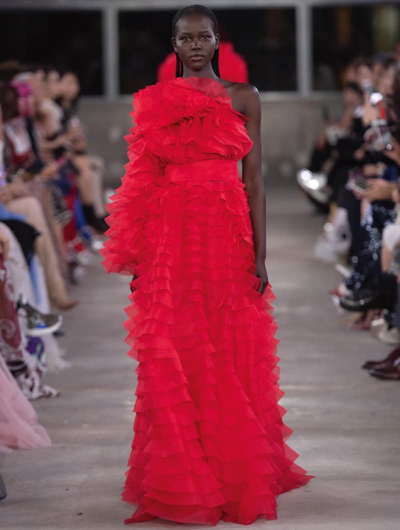 日本古来の美意識を日常服へと変貌させた Valentino 2019年プレフォールコレクション ブランドカラーの赤と黒を基調に、“間”や“侘び寂び”から着想を得た日本発信の最新コレクションを表と裏から分析 HYPEBEAST ハイプビースト ヴァレンティノ