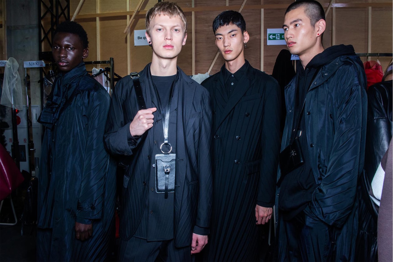 日本古来の美意識を日常服へと変貌させた Valentino 2019年プレフォールコレクション ブランドカラーの赤と黒を基調に、“間”や“侘び寂び”から着想を得た日本発信の最新コレクションを表と裏から分析 HYPEBEAST ハイプビースト ヴァレンティノ