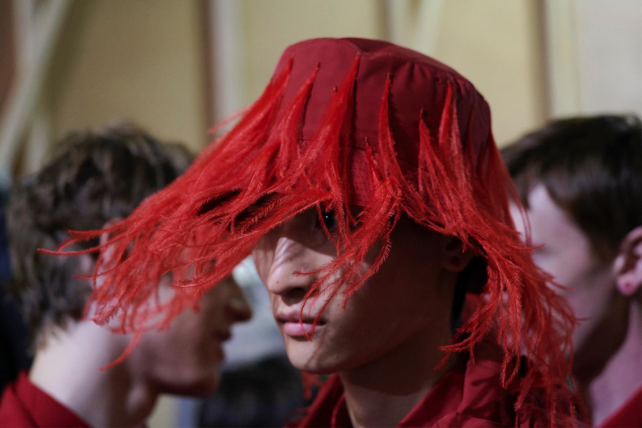 日本古来の美意識を日常服へと変貌させた Valentino 2019年プレフォールコレクション ブランドカラーの赤と黒を基調に、“間”や“侘び寂び”から着想を得た日本発信の最新コレクションを表と裏から分析 HYPEBEAST ハイプビースト ヴァレンティノ