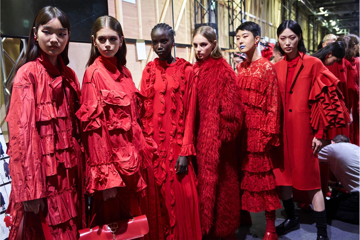 日本古来の美意識を日常服へと変貌させた Valentino 2019年プレフォールコレクション ブランドカラーの赤と黒を基調に、“間”や“侘び寂び”から着想を得た日本発信の最新コレクションを表と裏から分析 HYPEBEAST ハイプビースト ヴァレンティノ