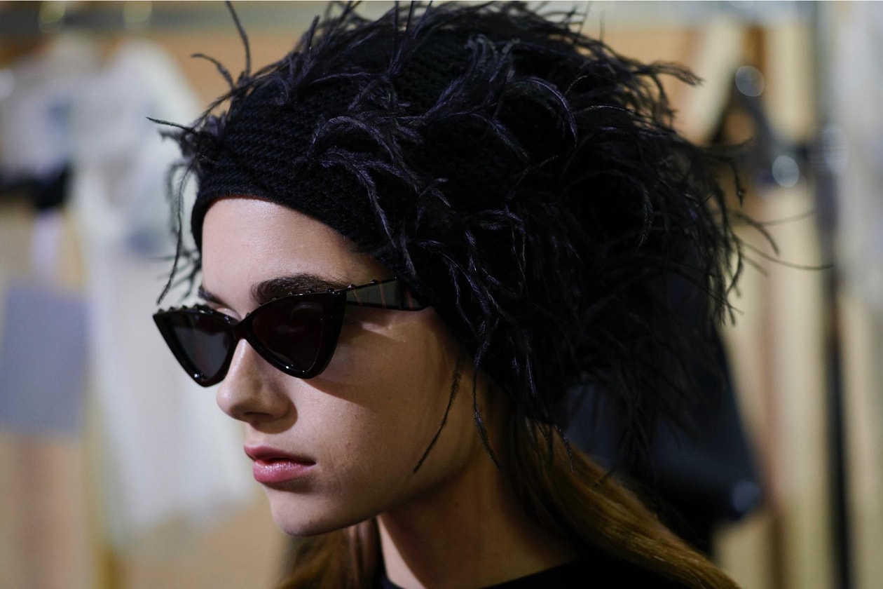 日本古来の美意識を日常服へと変貌させた Valentino 2019年プレフォールコレクション ブランドカラーの赤と黒を基調に、“間”や“侘び寂び”から着想を得た日本発信の最新コレクションを表と裏から分析 HYPEBEAST ハイプビースト ヴァレンティノ