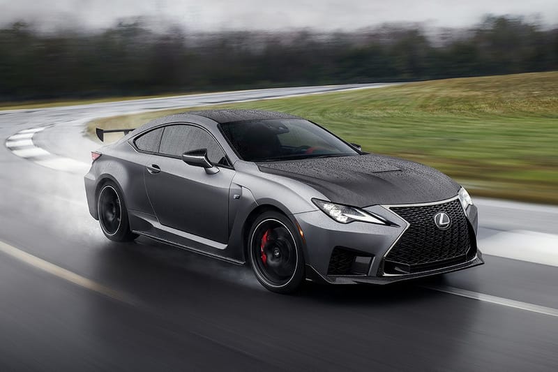 Lexus が進化を遂げた新型ハイパフォーマンスクーペ RC F を世界初公開