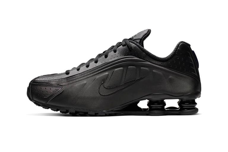 nike shox r4 triple black