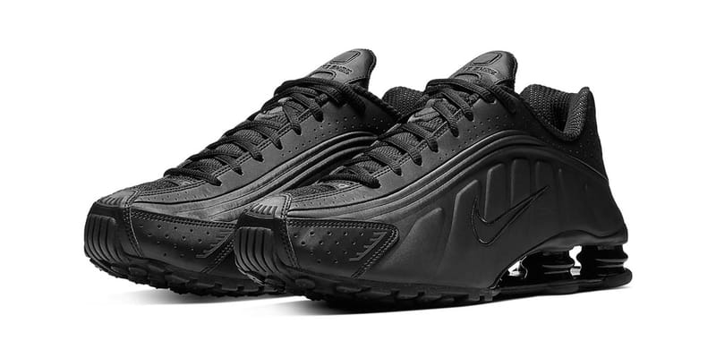 nike shox r4 triple black