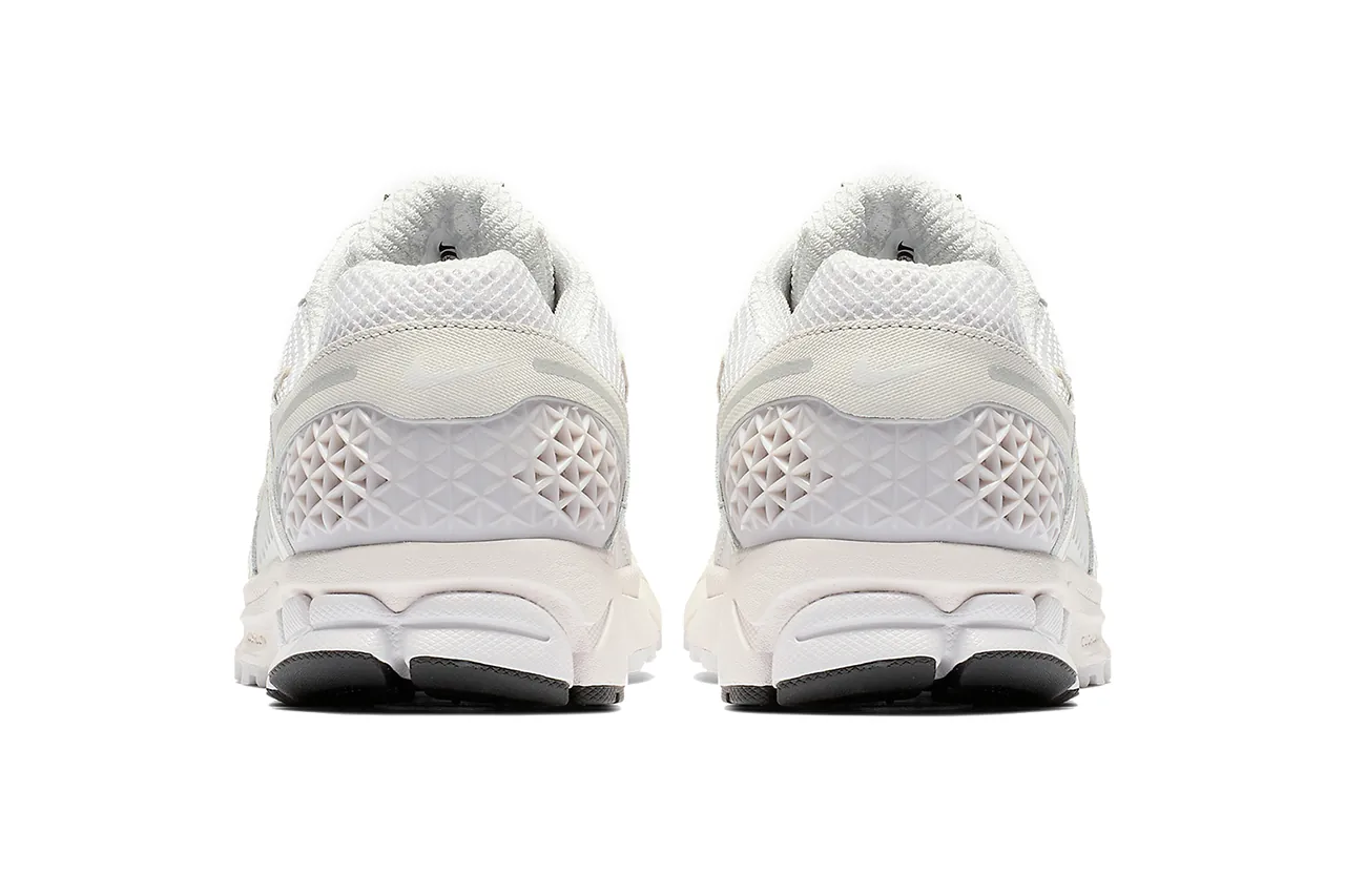 nike zoom vomero 5 triple white