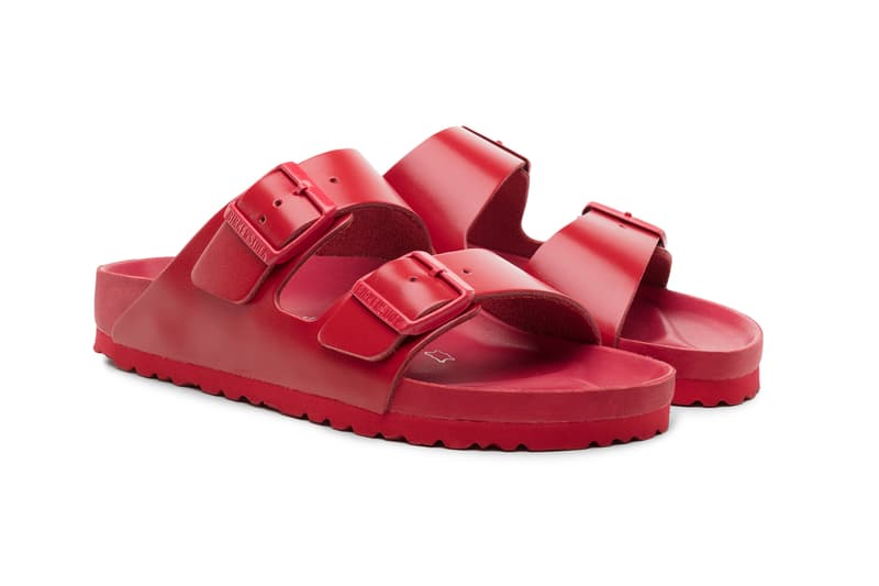 Valentino が BIRKENSTOCK の名作 Arizona をベースにしたコラボサンダル計2型を発表