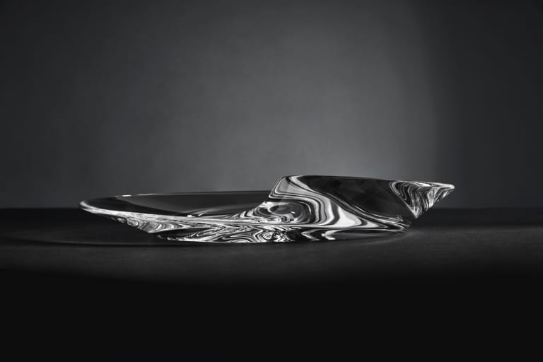 Zaha Hadid Design より流麗なデザインが目を引く最新オブジェが登場