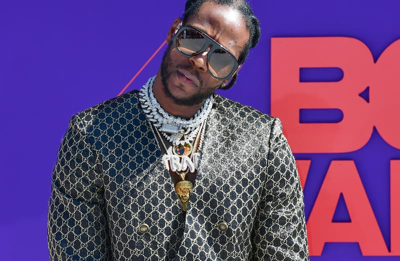 2 チェインズ ナイキ 盗作 2 Chainz Blasts Nike for Ripping off Album Cover Pretty girls like trap music Nike swoosh