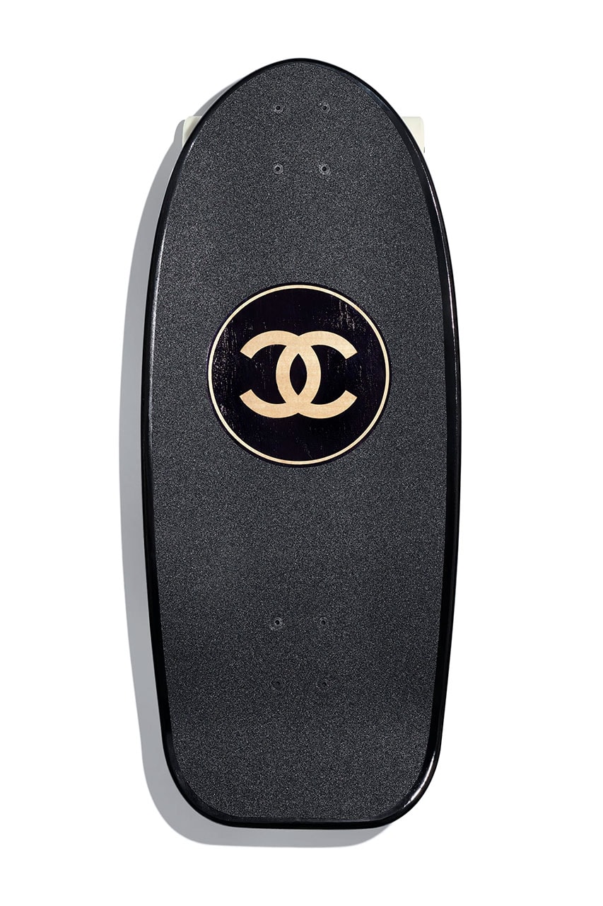 シャネル　サーフボード　スケートデッキ　カール・ラガーフェルド Chanel Drops Lush SS19 Surfboard Skate Deck spring summer 2019 release date info buy accessories double c logo karl lagerfeld 