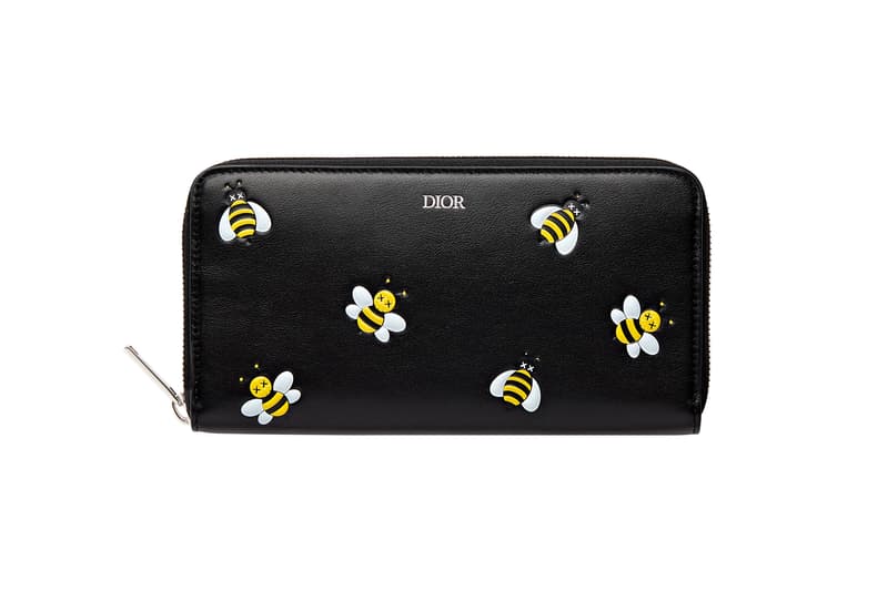 Diorよりkawsが手がけた新 Bee モチーフがレザー小物類として登場 Hypebeast Jp Diorよりkawsが手がけた新 Bee モチーフがレザー小物類として登場 Hypebeast Jp