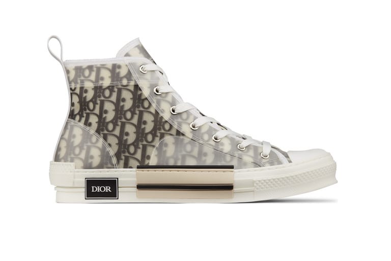 DIOR が再解釈したオブリーク柄を用いたフットウェアやバッグ類をリリース