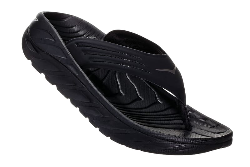 HOKA ONE ONE の大人気リカバリーサンダル2型のデザインがリニューアル