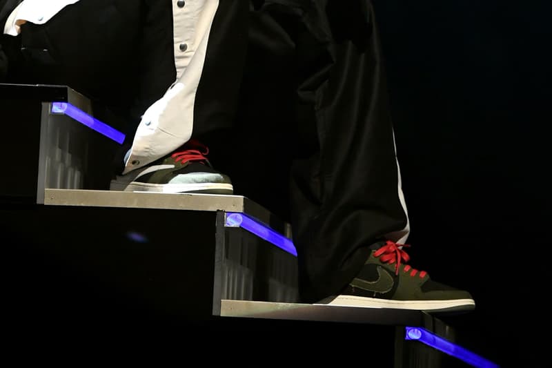 トラヴィススコット ナイキ エアジョーダン 初見 グラミー ステージ パフォーマンス travis scott grammys airjordan1 low debut
