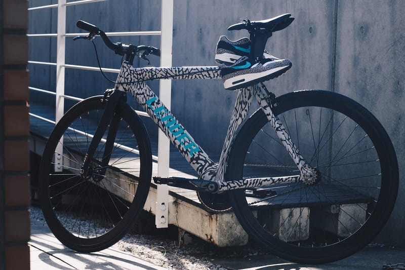 スニーカーヘッズ必見の atmos x LEADER BIKES によるコラボピストバイクが登場