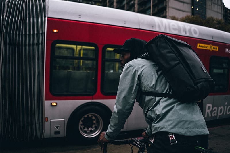 CHROME INDUSTRIES よりブランド初期を彷彿とさせるシンプルでタフな新作バックパックが登場