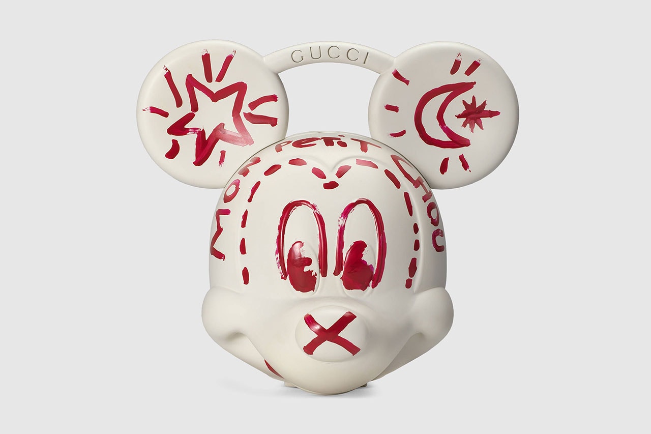 Gucci がミッキーマウスの顔をそのままバッグにした強烈なプロダクトをリリース Gucci x Disney Mickey Mouse 3D Printed Plastic Bag case spring summer 2019 release collection runway ss19 paint head
