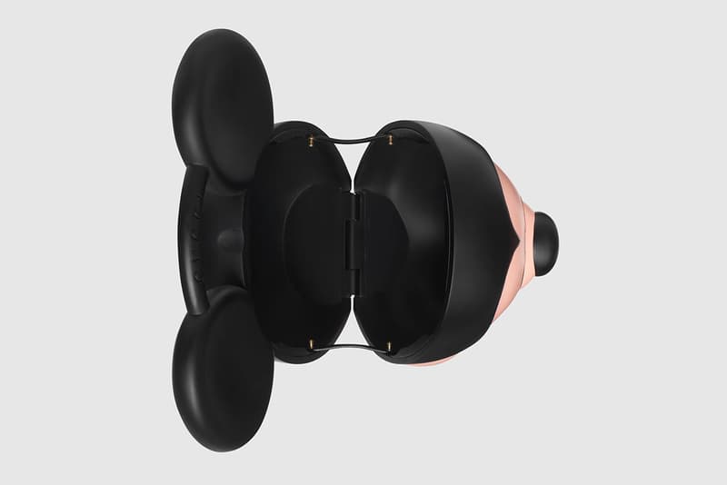 Gucci がミッキーマウスの顔をそのままバッグにした強烈なプロダクトをリリース Gucci x Disney Mickey Mouse 3D Printed Plastic Bag case spring summer 2019 release collection runway ss19 paint head