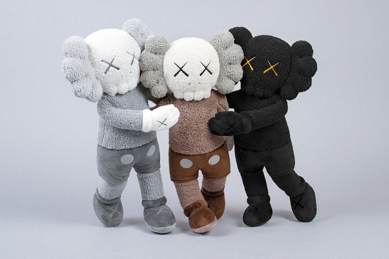 カウズ　香港　Kaws Holiday Hong Kong Installation