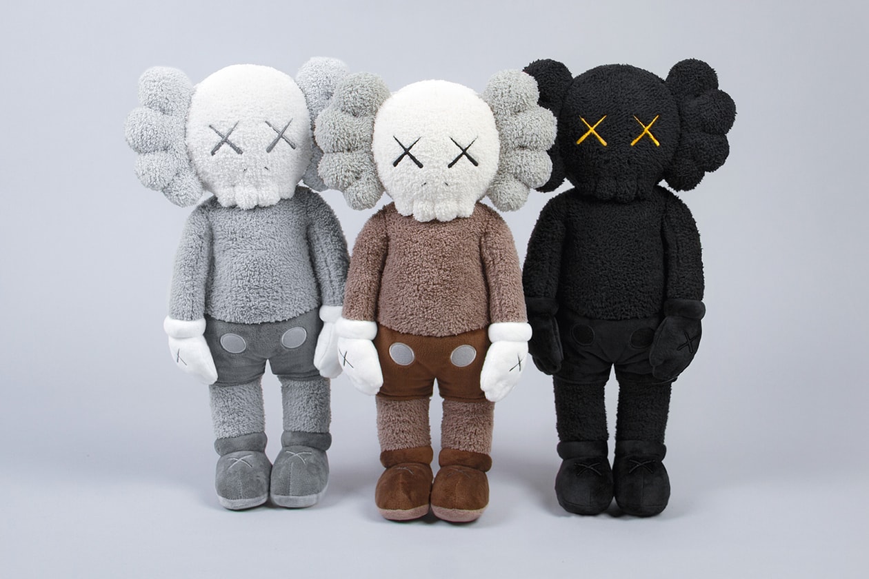 カウズ　香港　Kaws Holiday Hong Kong Installation